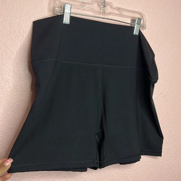 OFFLINE By Aerie The Hugger 4" Bike Short - Picture 3 of 8